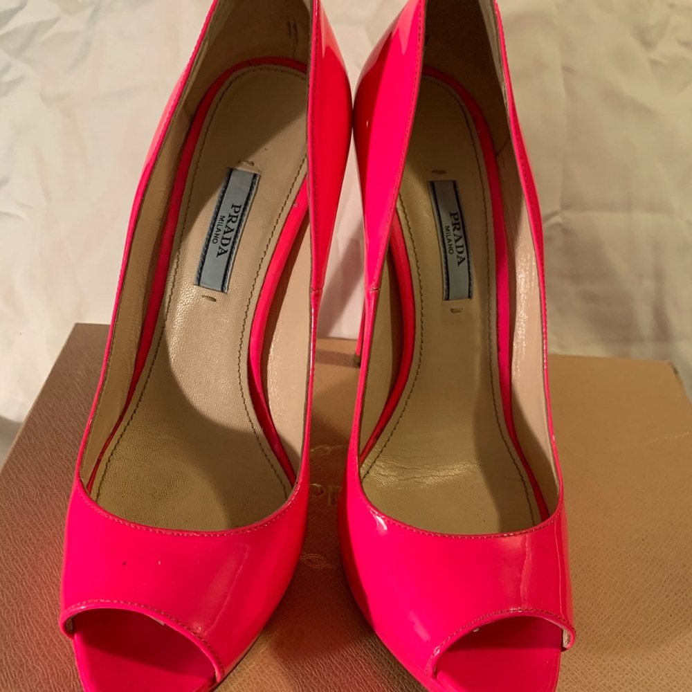Prada Pumps Neon Pink